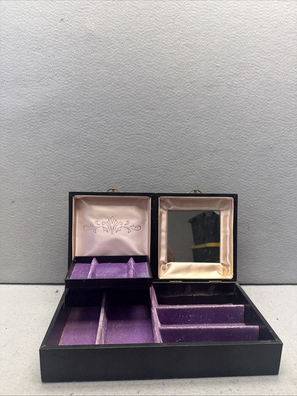 Vintage Meeker Mid Century Cantilever Folding Jewelry Box Multi Tier Purple Pink